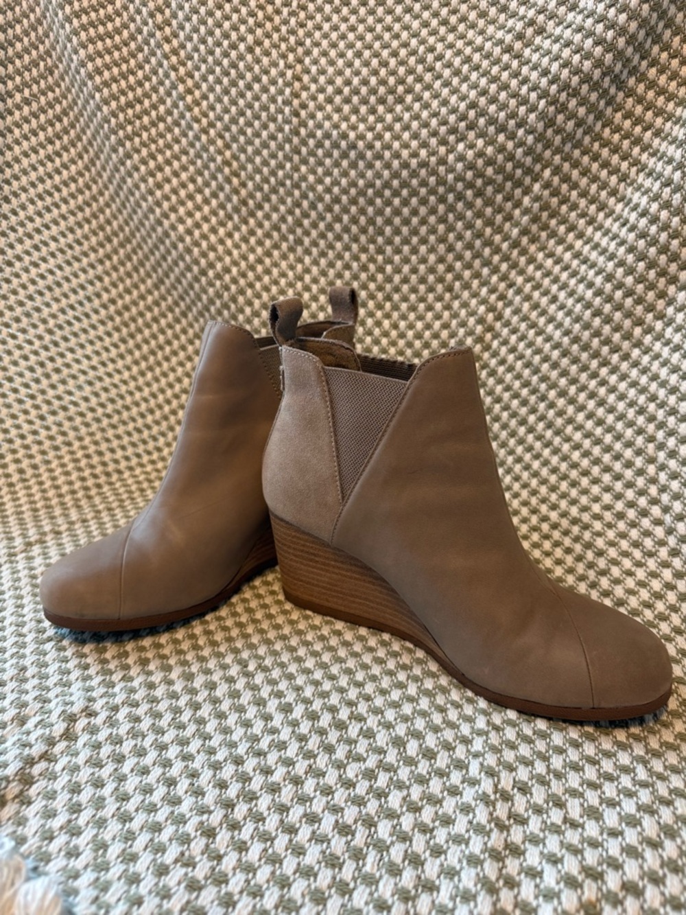 TOMS Taupe Wedge Ankle Booties Size 8 | Leather Chelsea Style